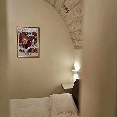 Blue Arch Apartment *