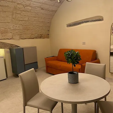 Blue Arch Apartment *